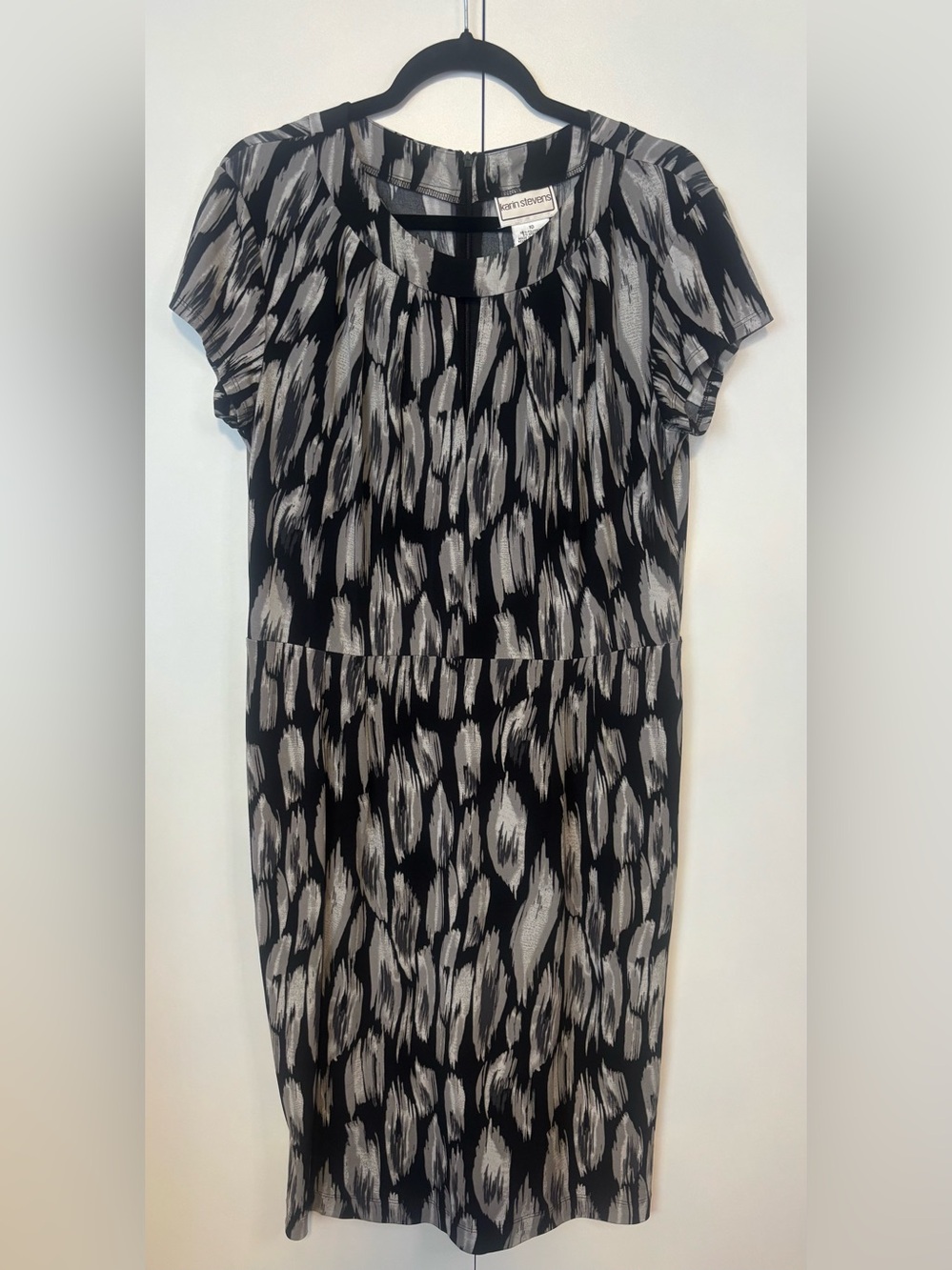 karin stevens Black and Gray Abstract Brushstroke Midi Dress